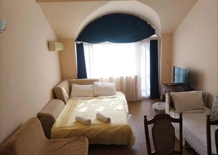 Wild Cherry 2 Bedroom Economy-4